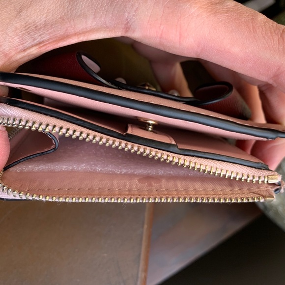 RARE❤️Authentic Kate Spade leather pup L.Zip around wallet/ID❤️ - Picture 7 of 8